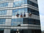Hợp đồng lau kính tòa nhà cao ốc quận 2