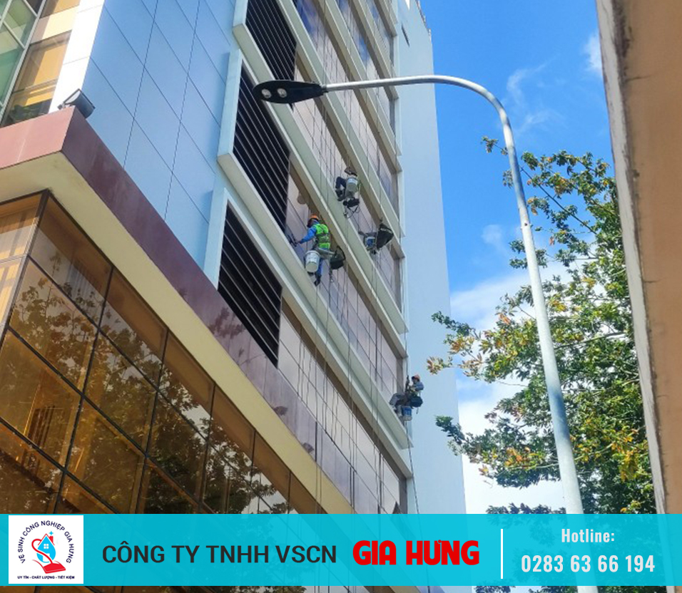 Tông vệ sinh mặt ngoài tòa nhà GAS TOWN Vũng Tàu