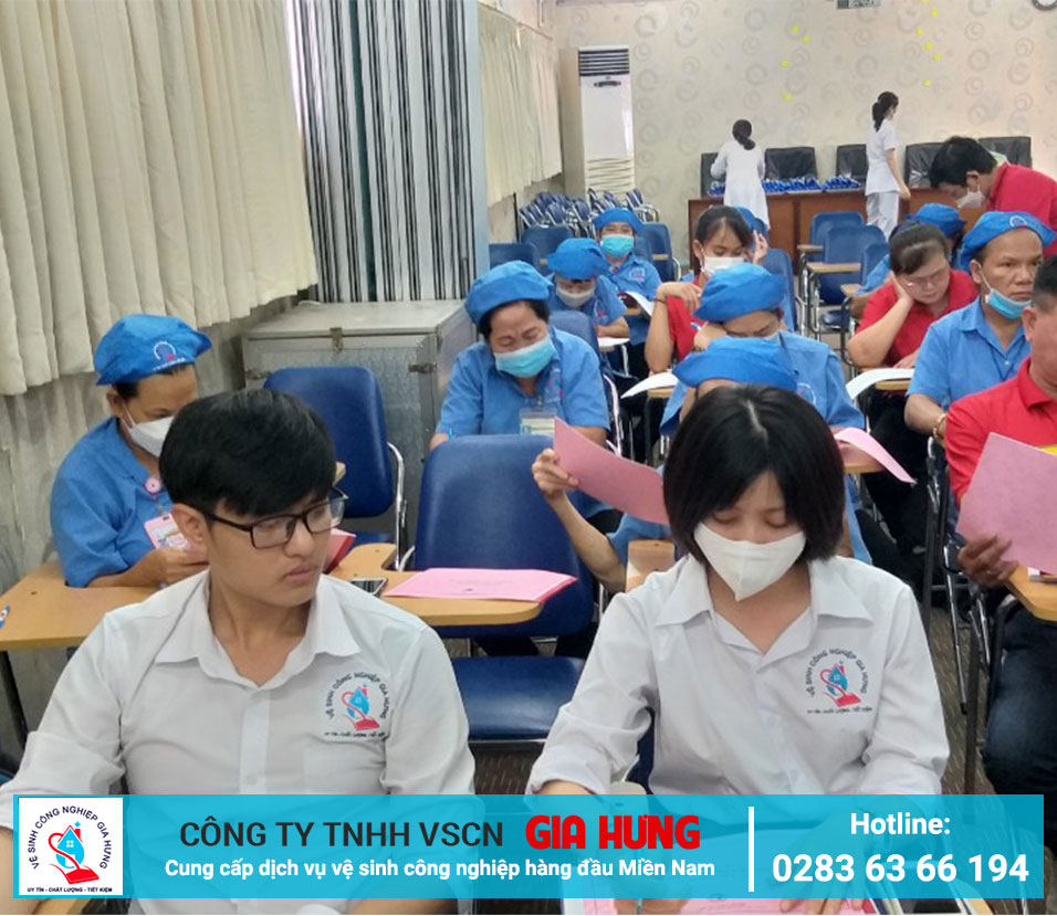 Nhân viên Công ty Gia Hung học lớp tập huấn KSNK tại công trình Bệnh Viện TỪ DŨ
