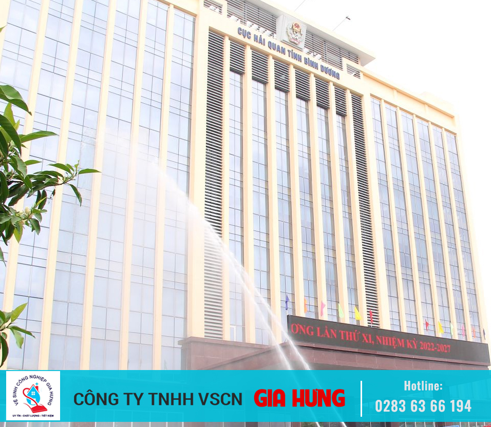 Tổng vệ sinh và vệ sinh mặt ngoài tòa nhà Chi cục Hải Quan tỉnh Bình Dương