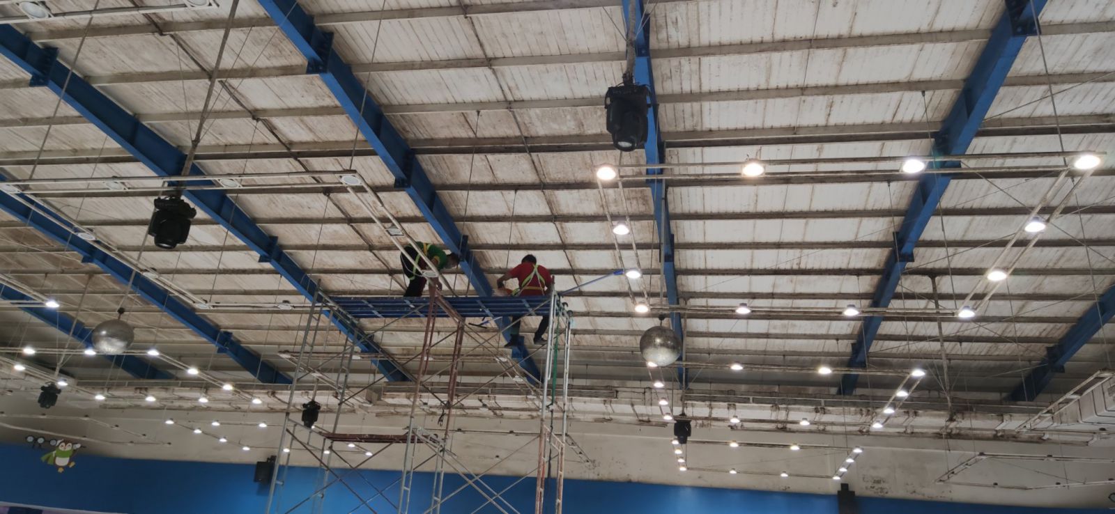 Vệ sinh mái tôn nhà xưởng, nhà máy, xí nghiệp