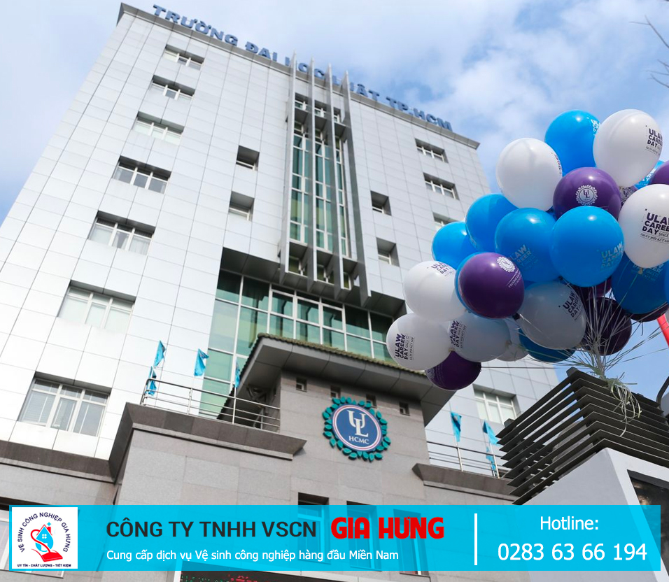 Vệ sinh tòa nhà Trường Địa Học Luật TPHCM